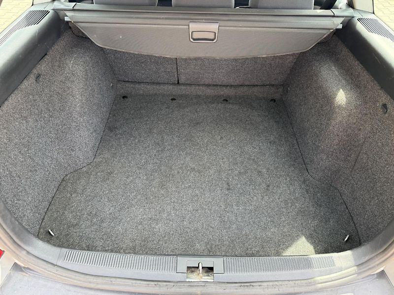 Škoda Octavia (2010) 1,9 TDI TOUR xenon - fotka 13 z 14