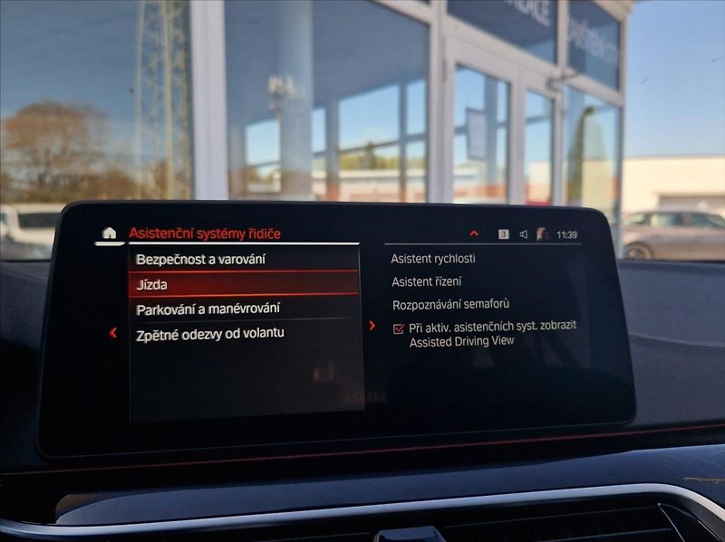 BMW Řada 5 3,0 530d TOURING KOMPLETVÝBAVA - fotka 32 z 39