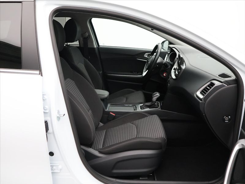 Kia Ceed 1,5 T-GDI 117kW DCT TOP DPH CZ - fotka 12 z 33