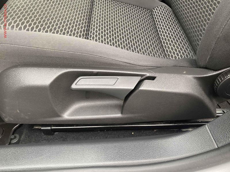 Volkswagen Golf (2011) 1.2TSi, ČR, AC - fotka 14 z 17