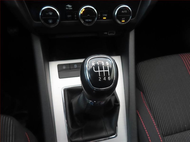 Škoda Octavia (2019) Ambition 1.5 TSI, Serv.kniha - fotka 13 z 16