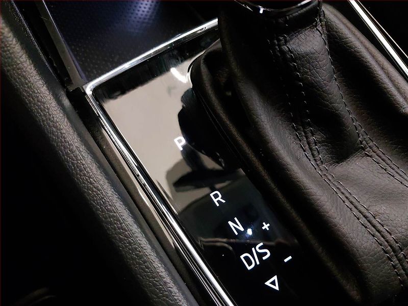 Škoda Karoq (2020) Style Plus 1.5 TSI - fotka 16 z 17
