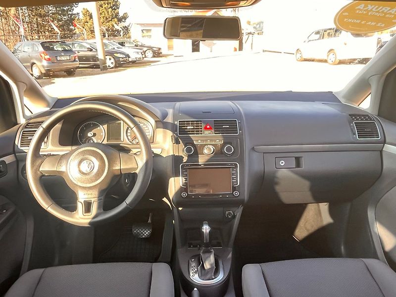 Volkswagen Touran 1.6TDi 77kW*WEBASTO*VÝHŘEV SED - fotka 24 z 34