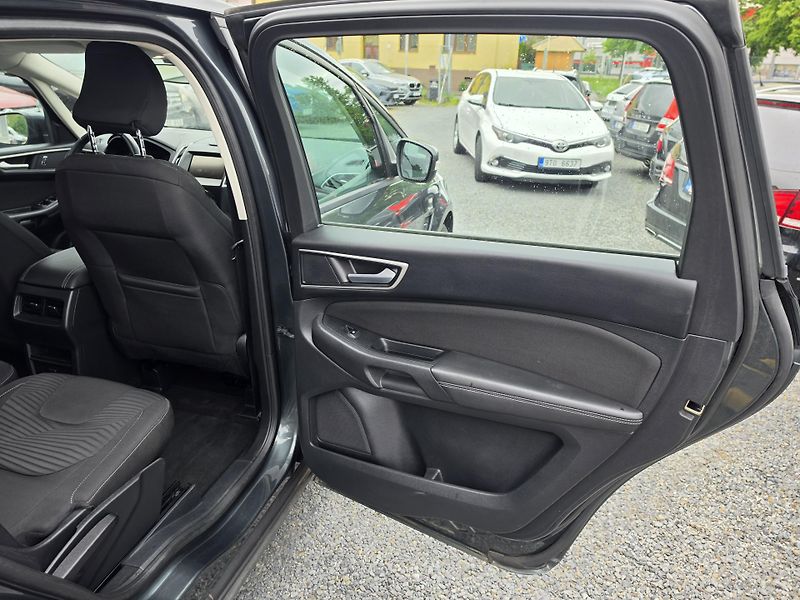 Ford S-MAX 1.5 i Navi Parkovací senzory  - fotka 21 z 37
