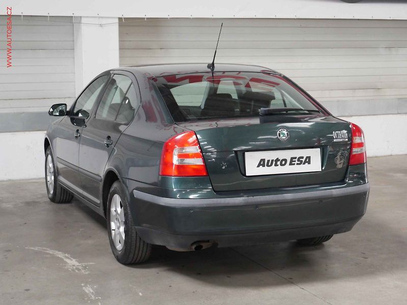 Škoda Octavia (2008) 1.6MPi, 1.maj, Navi, výhř - fotka 4 z 16