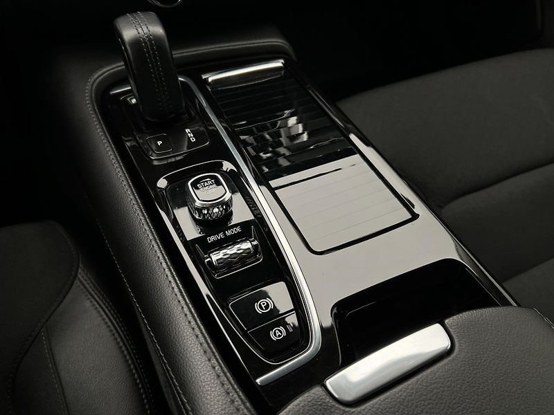 Volvo V60 T6 MOMENTUM RECHARGE AUT - fotka 26 z 44