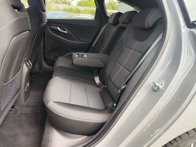 Hyundai i30 1.5 T-GDI/103kW N-Line DCT - fotka 12 z 37