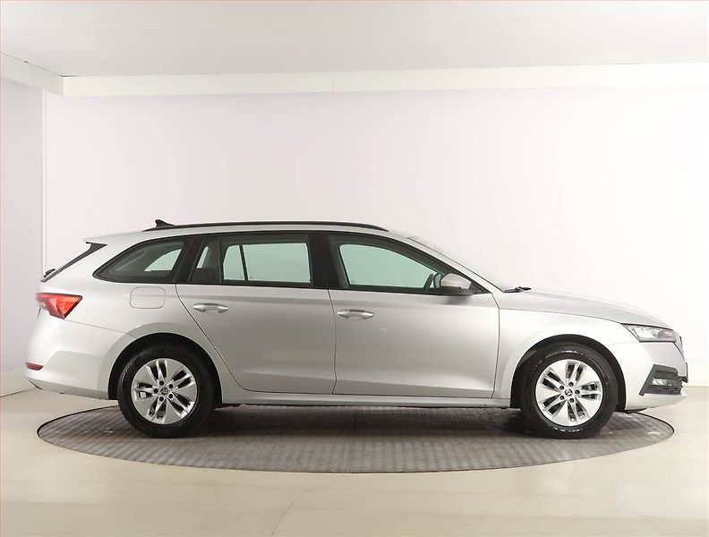 Škoda Octavia (2023) Ambition 2.0 TDI, ČR,1.maj - fotka 6 z 25