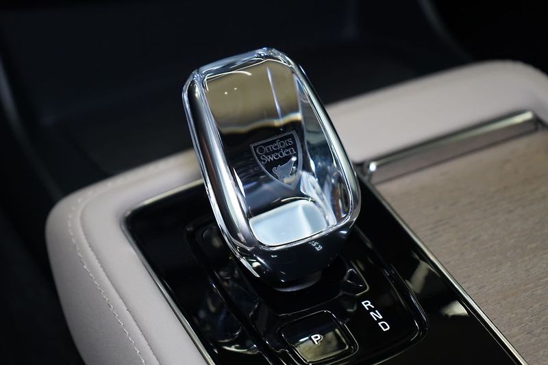 Volvo XC90 B5 AWD PLUS Dark, Vzduch, 360° - fotka 37 z 47