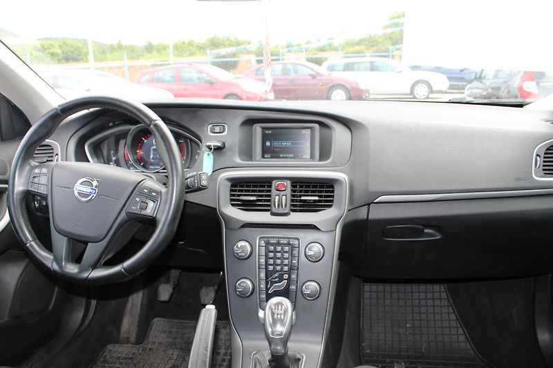 Volvo V40 (2012) 1,6D2 KLIMA TEMPOMAT EL.OKNA - fotka 15 z 16