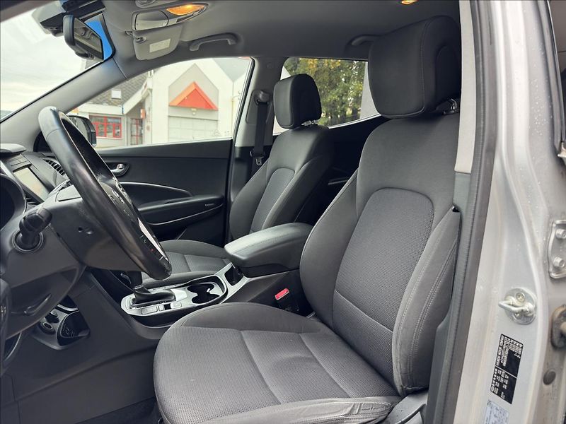 Hyundai Santa Fe 2,2 CRDi Style 4x4 - fotka 9 z 17