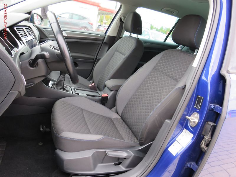 Volkswagen Golf (2018) 2.0TDi, Navi, park.čidla - fotka 9 z 31