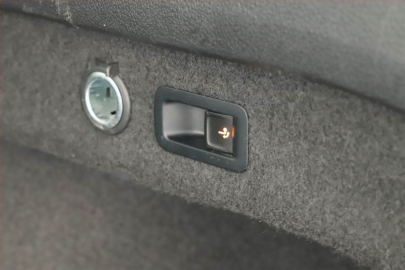 Volkswagen Passat (2019) 2.0 TDI, Automat, Navi - fotka 12 z 21