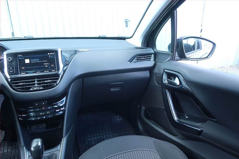 Peugeot 208 (2018) 1.2 PureTech, Serv.kniha - fotka 8 z 18