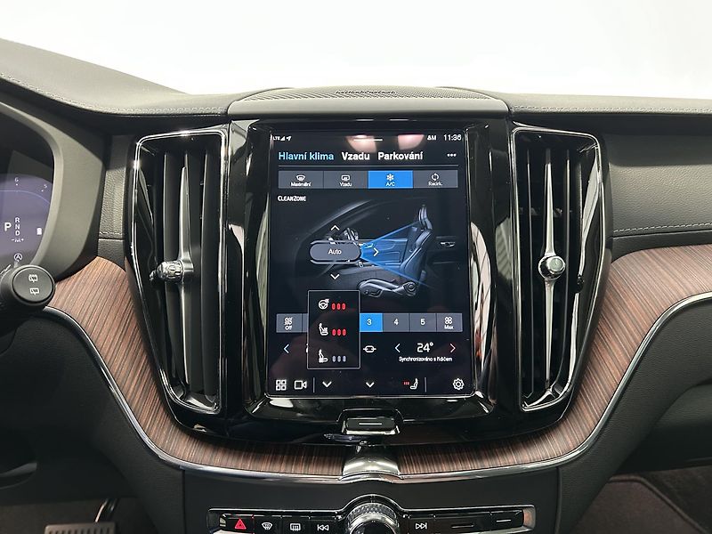 Volvo XC60 2.0  B4 4x4 ULTIMATE - fotka 28 z 33