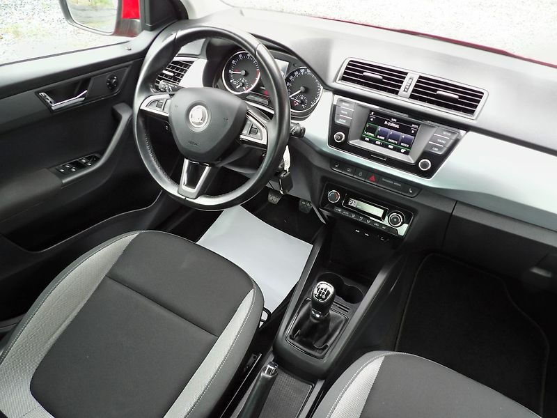 Škoda Fabia 1.0MPi Ambition Auto AC - fotka 22 z 30