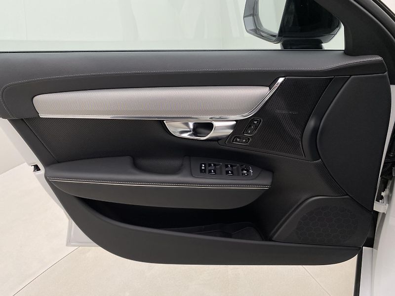 Volvo V90 T8 AWD RECHARGE DARK ULTRA - fotka 7 z 65