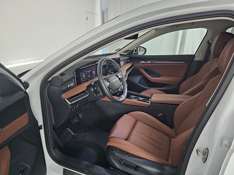 Škoda Superb (2025) 2.0TDI 142kW 4x4 DSG LAURIN A - fotka 6 z 32