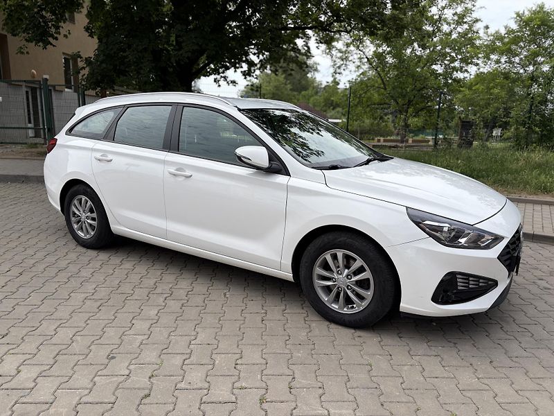 Hyundai i30 1.6 CRDi automat  - fotka 11 z 24