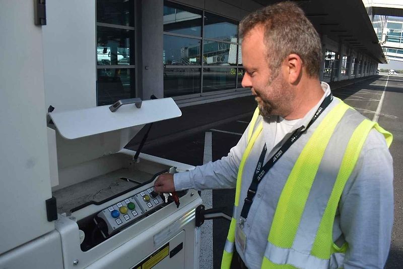 Ambulift v elektrické verzi na letišti Praha