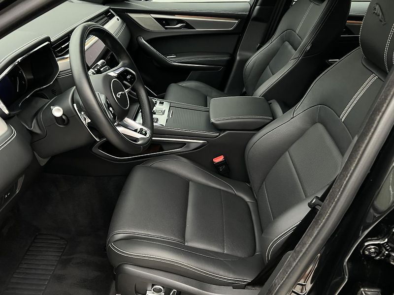 Jaguar F-Pace D200 R-DYNAMIC S AWD AUT - fotka 3 z 44
