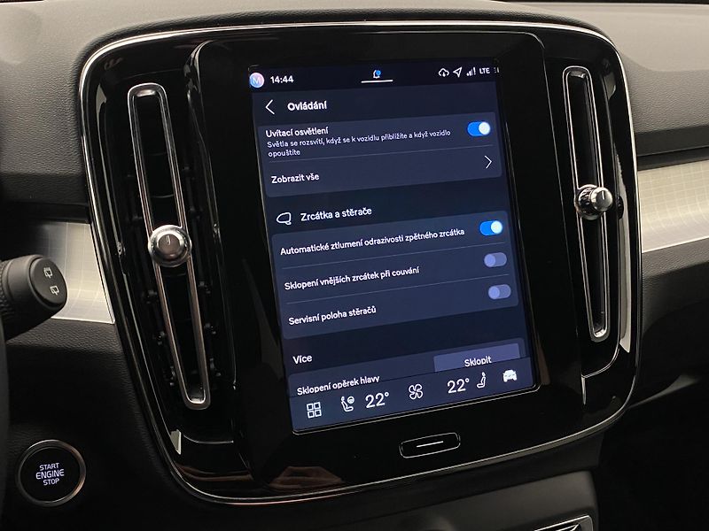 Volvo XC40 (2025) B3 AUT DARK PLUS - fotka 51 z 64