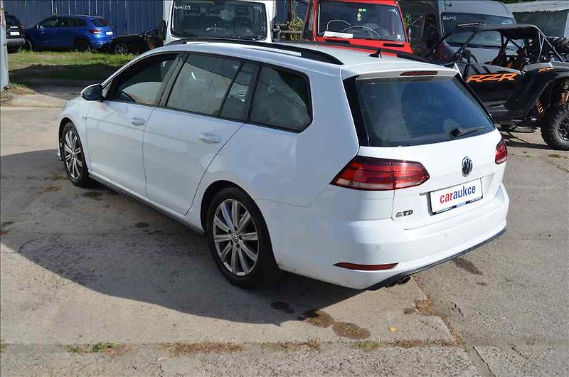 Volkswagen Golf (2018) KOMBI 2,0 TDI - fotka 6 z 17