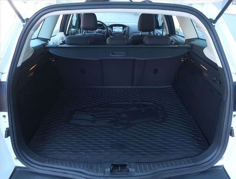 Ford Focus (2018) 1.0 EcoBoost, Tempomat - fotka 14 z 17