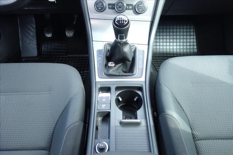 Volkswagen Golf 1,4 TSi,ČR,1 MAJ.,COMFORTLINE. - fotka 20 z 32