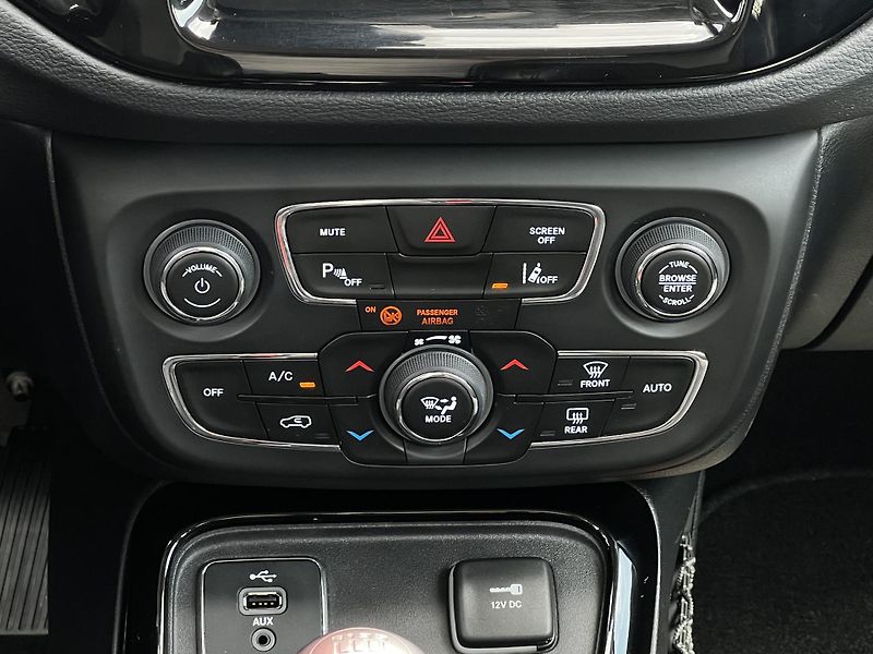 Jeep Compass 1.4 MultiAir 103kW Night Eagle - fotka 12 z 22