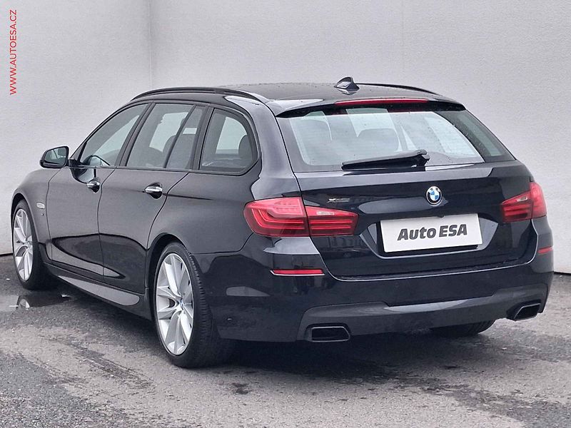 BMW Řada 5 (2015) 3.0 D M550d xDrive, AT, kůže - fotka 6 z 22