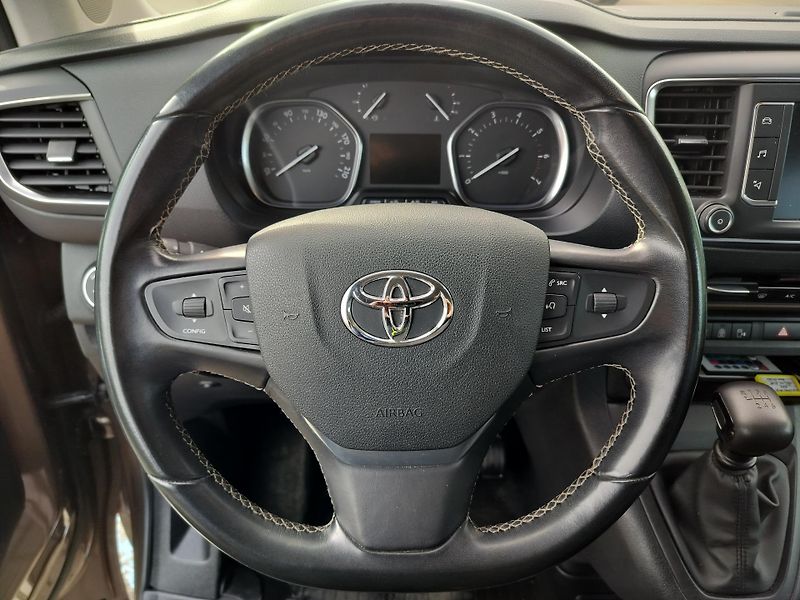 Toyota ProAce Verso 4x4 kůže, navi,  8 míst, tažné - fotka 14 z 30