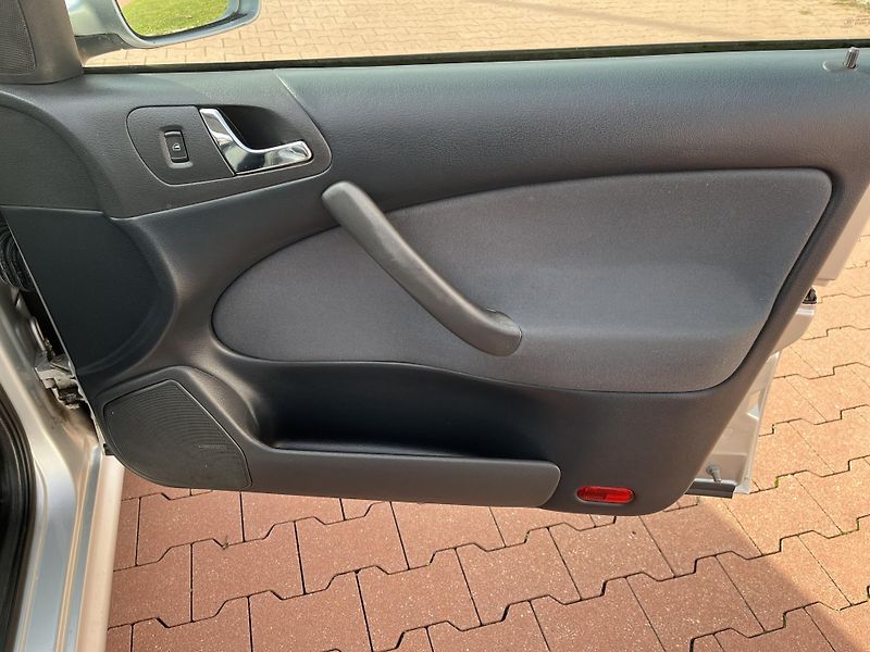 Škoda Octavia 1.9 TDi Tour - fotka 16 z 29