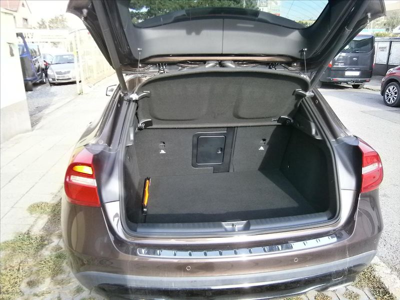 Mercedes-Benz GLA 2,2 CDI 4 MATIC - fotka 7 z 15