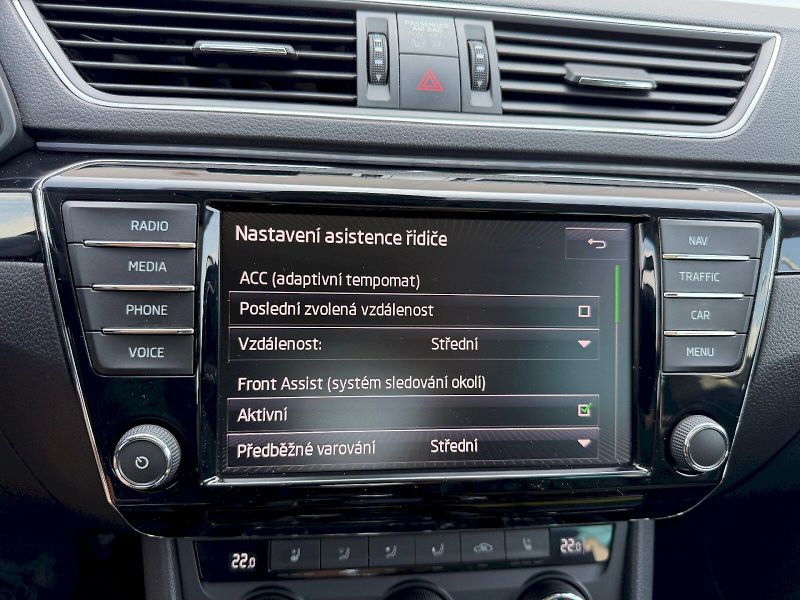 Škoda Superb (2016) 2.0 TSI 206kW L&K DSG 4x4 - fotka 14 z 35