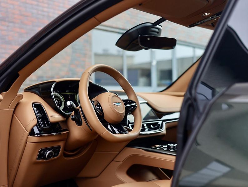 Aston Martin DBX (2025) 707, 4.0 V8 707PS Minotaur  - fotka 30 z 54