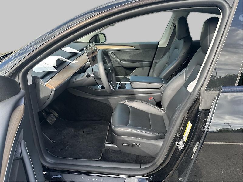 Tesla Model Y (2024) AWD Long Range    PŘIPRAVUJEME - fotka 6 z 8