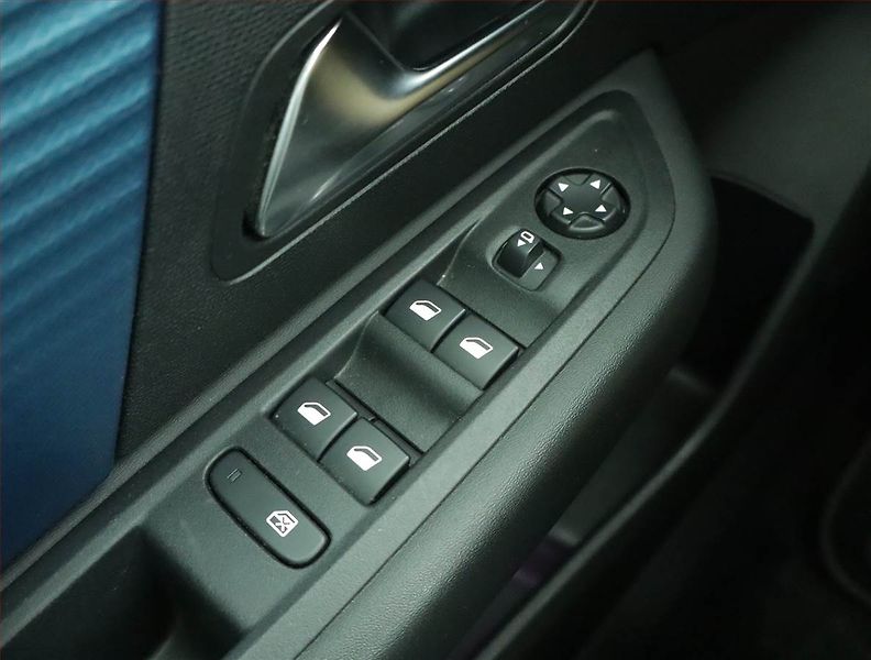 Citroën ë-C4 (2022) Feel Pack 50 kWh, SoH 90% - fotka 16 z 18