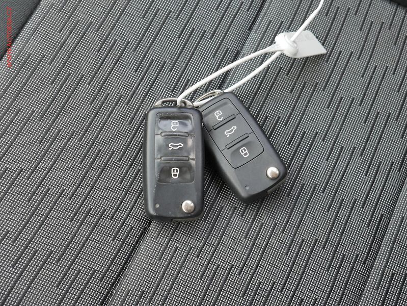 Škoda Octavia (2012) 1.6 TDi, ČR, Elegance - fotka 23 z 23