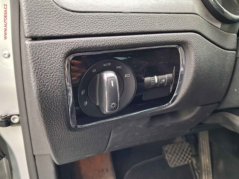Škoda Superb (2014) 2.0 TDi, Elegance, DSG, bixen - fotka 15 z 18
