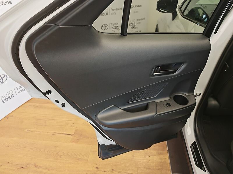 Toyota C-HR 2.0 Hybrid 4x4 Executive - fotka 25 z 44
