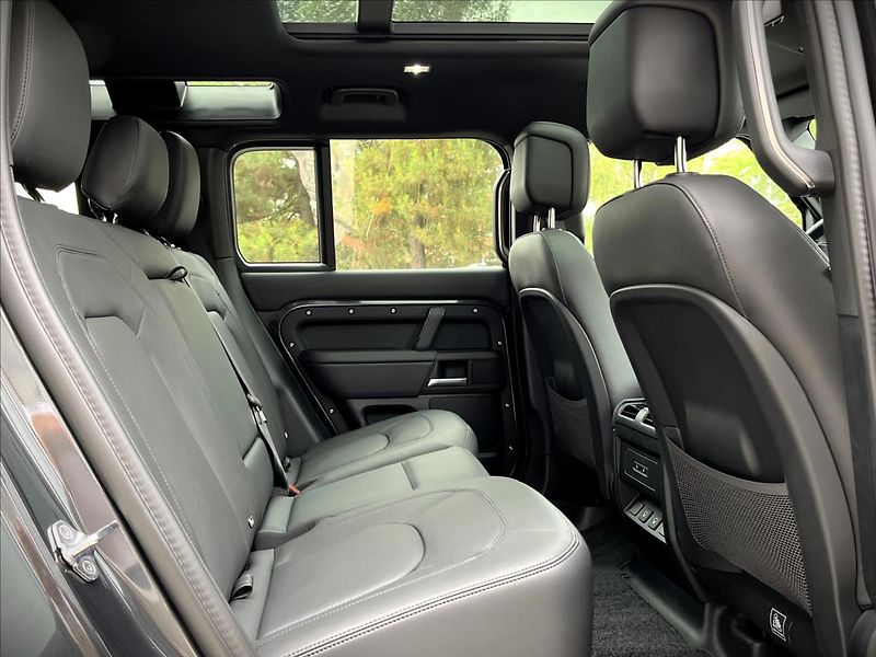 Land Rover Defender (2026) 110 V8 P425 X-DYNAMIC HSE - fotka 33 z 35