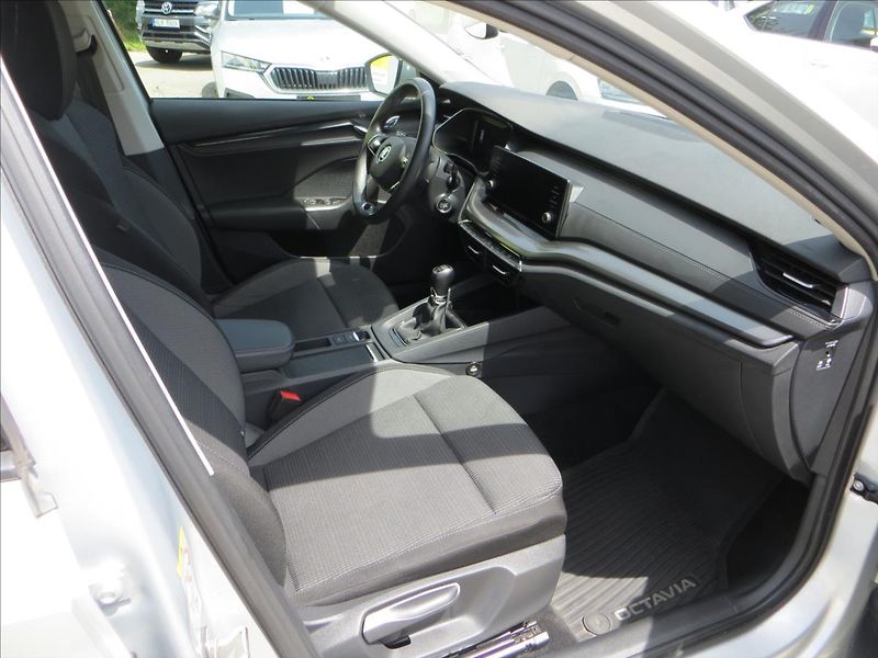 Škoda Octavia 2,0 TDI Ambition ČR - fotka 11 z 25