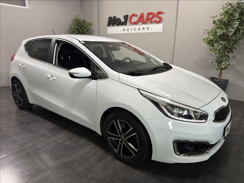 Kia Ceed 1,6   GDI KAMERA VÝHŘEV 61TKM - fotka 2 z 31