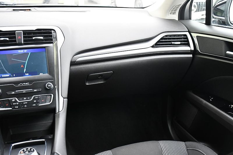 Ford Mondeo 2.0TDCi 110kW CARPLAY TITANIUM - fotka 8 z 42