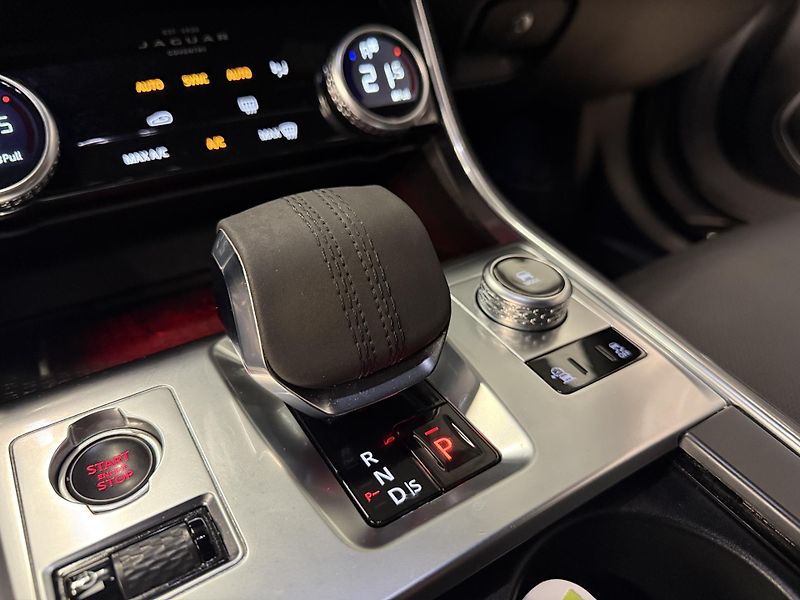 Jaguar XF (2021) 2.0d R-Dynamic, REZERVOVANO - fotka 41 z 56