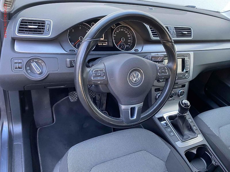 Volkswagen Passat (2013) 1.6 TDi, Comfortline, navi - fotka 12 z 18
