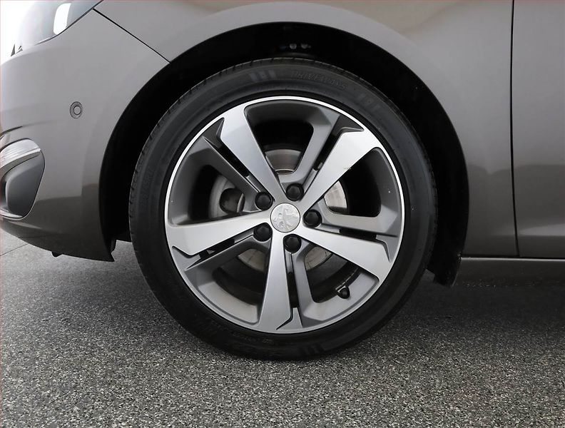 Peugeot 308 (2015) 1.2 e-THP, Serv.kniha, Navi - fotka 19 z 19