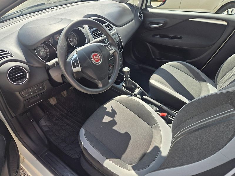 Fiat Punto (2012) 1.4 i Velmi pěkné - fotka 8 z 18