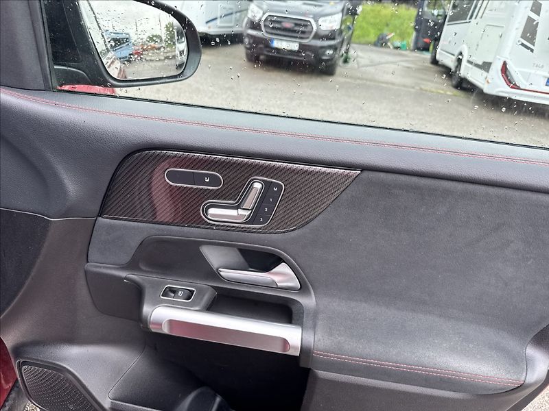 Mercedes-Benz GLB 2,0   AMG 35 - fotka 9 z 15